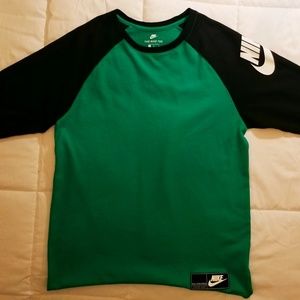 Nike Tee Athletic Cut